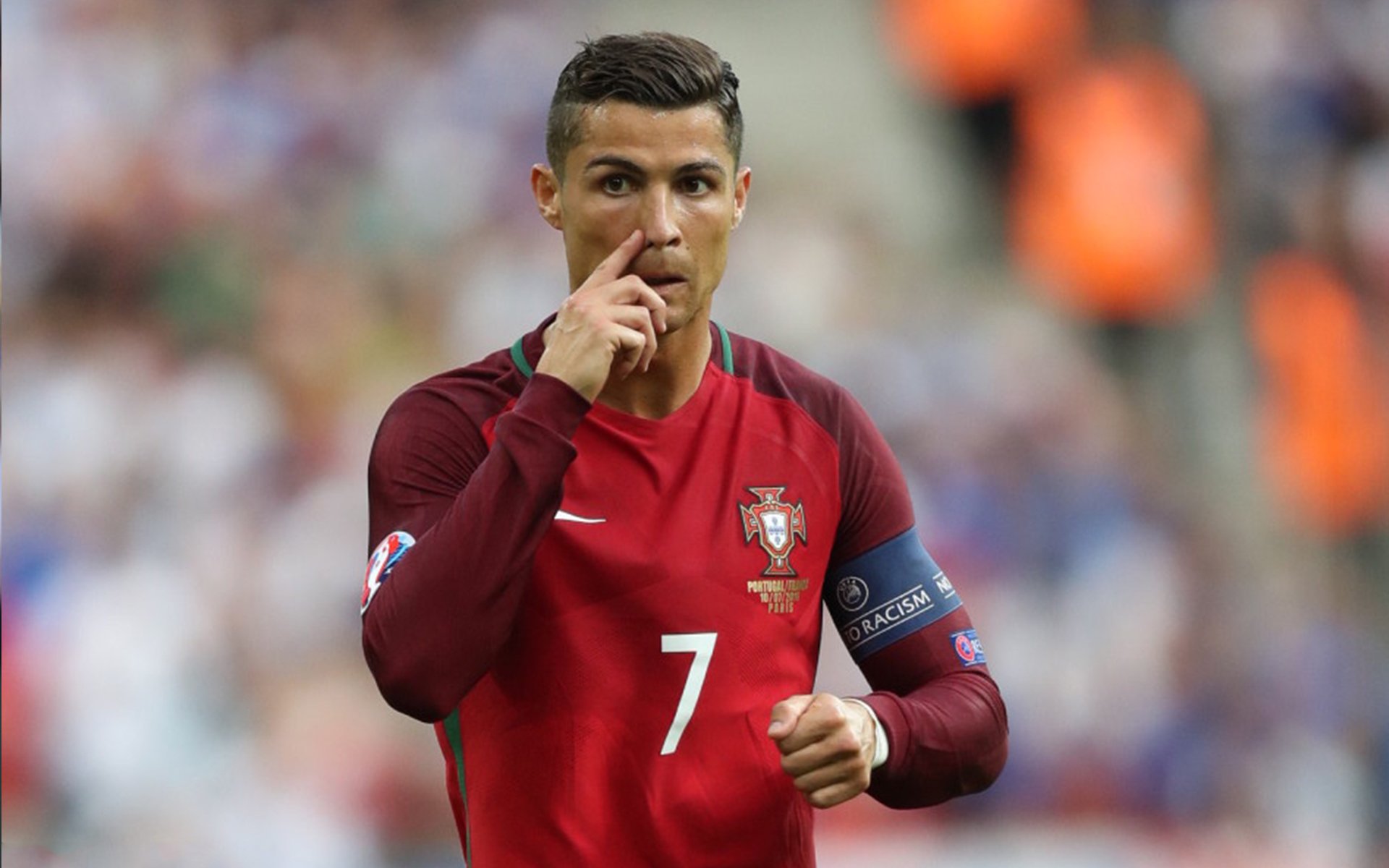 九游jiuyou-朱婷送球衣签名支持乡村体育活动，朱婷球迷