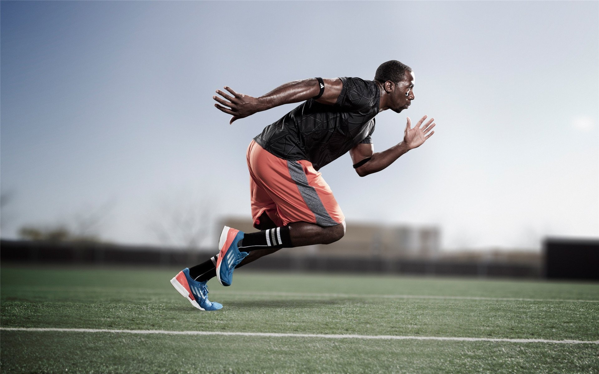 九游9游-萨默·麦金托什蝶泳决赛展现绝佳爆发力，麦金托什游泳